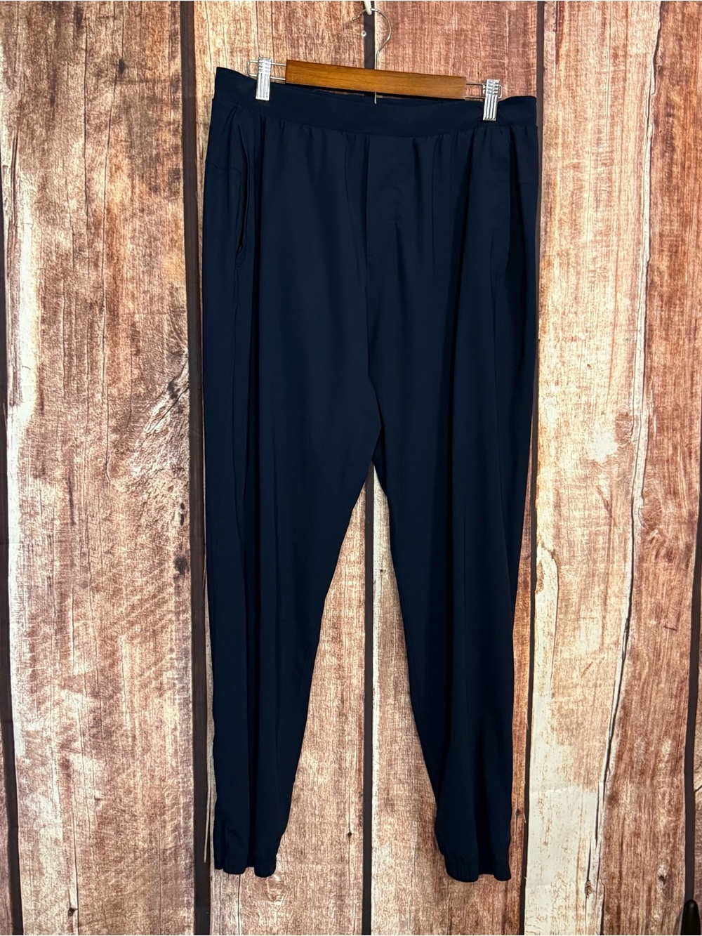 lululemon Men's Navy joggers